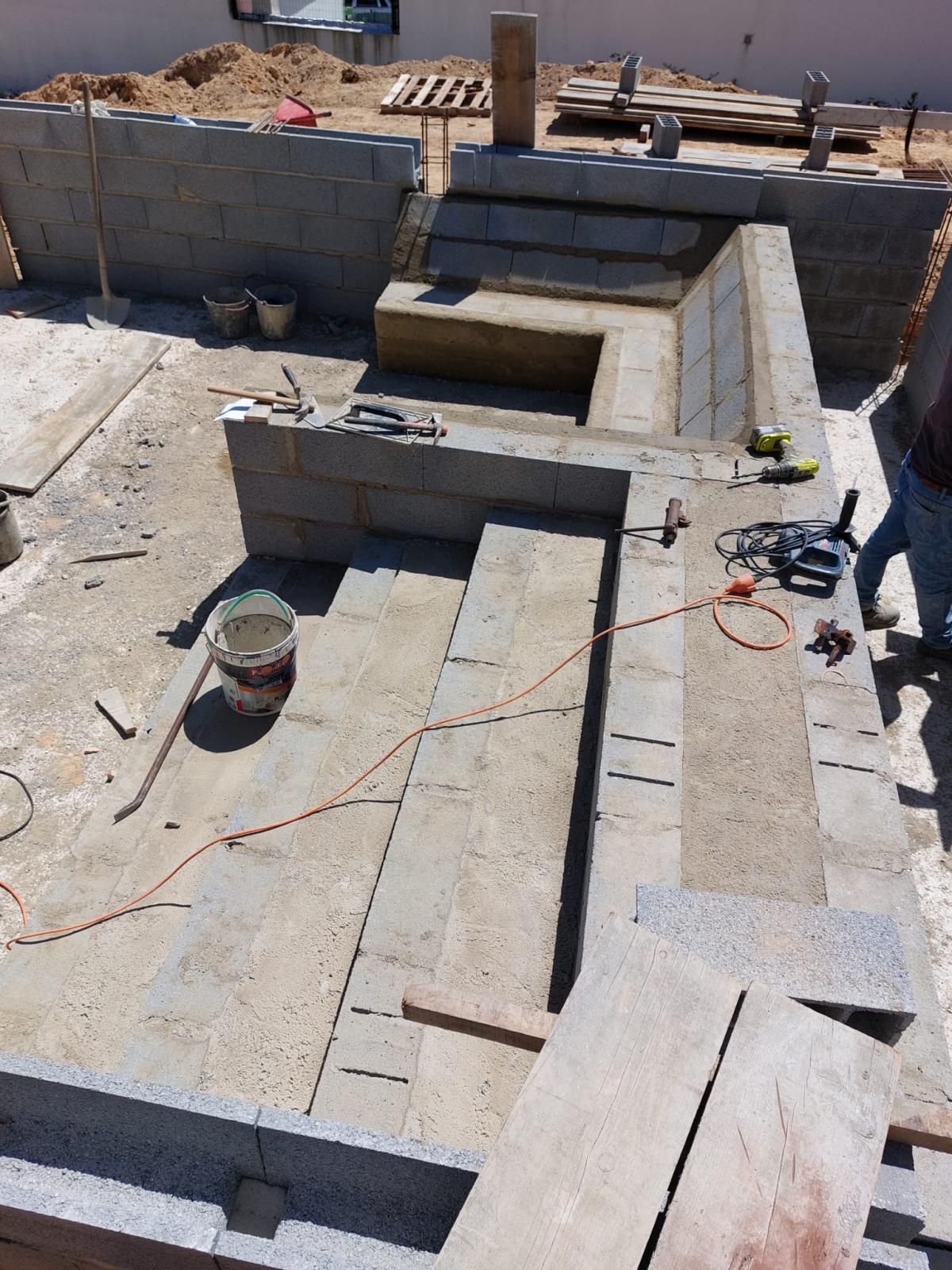 Uma Casa com Identidade Própria em Harmonia com a Natureza  Concroc