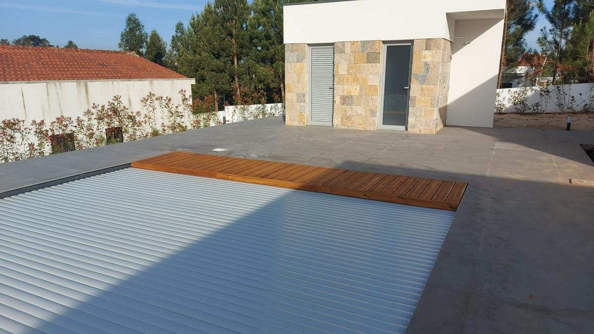 Uma Casa com Identidade Própria em Harmonia com a Natureza  Concroc