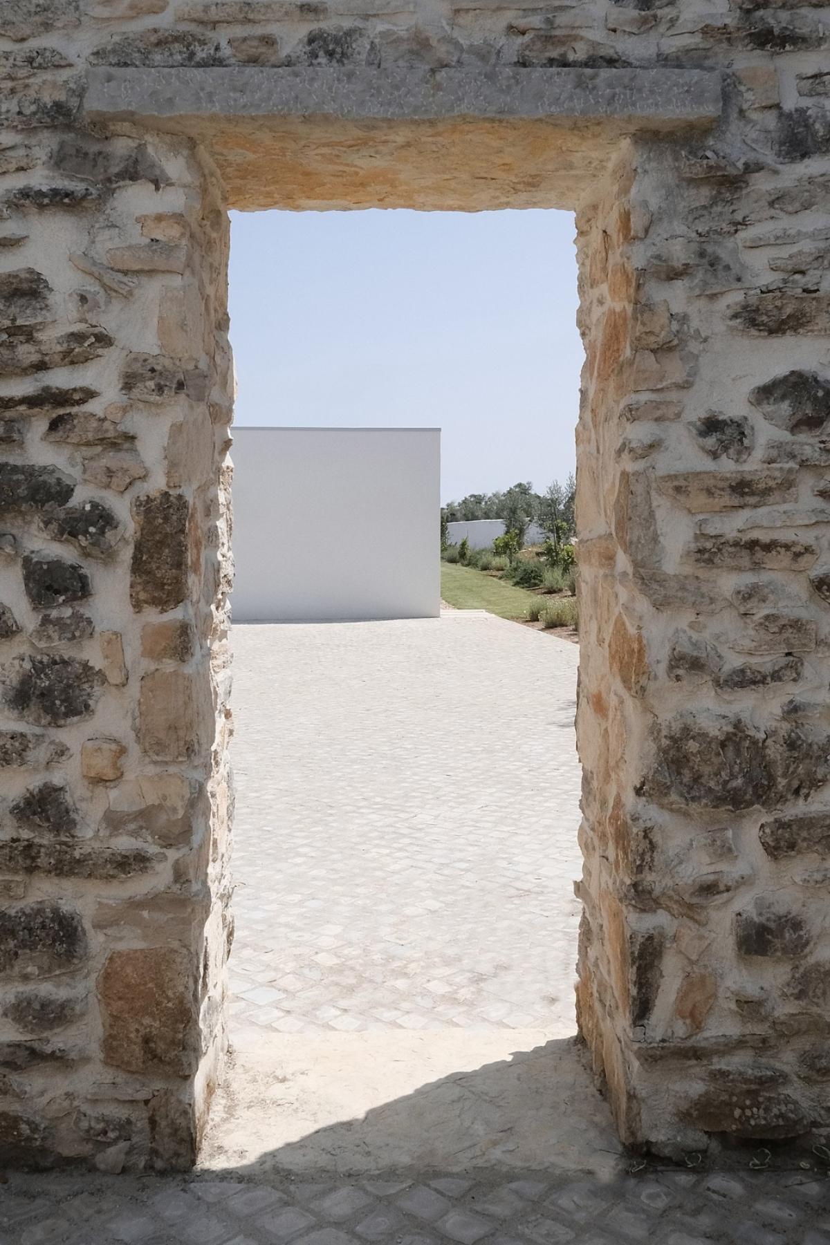 Entre a História e a Natureza – Uma Casa Única  Concroc