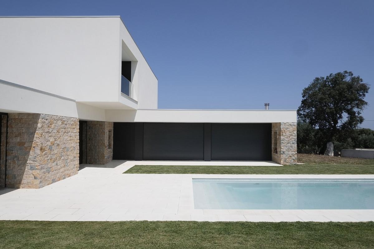 Entre a História e a Natureza – Uma Casa Única  Concroc