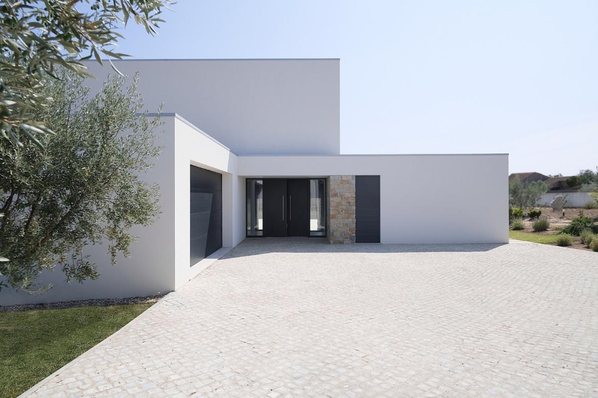 Entre a História e a Natureza – Uma Casa Única  Concroc