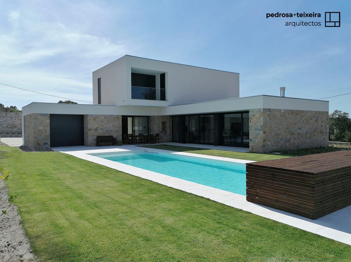 Entre a História e a Natureza – Uma Casa Única  Concroc