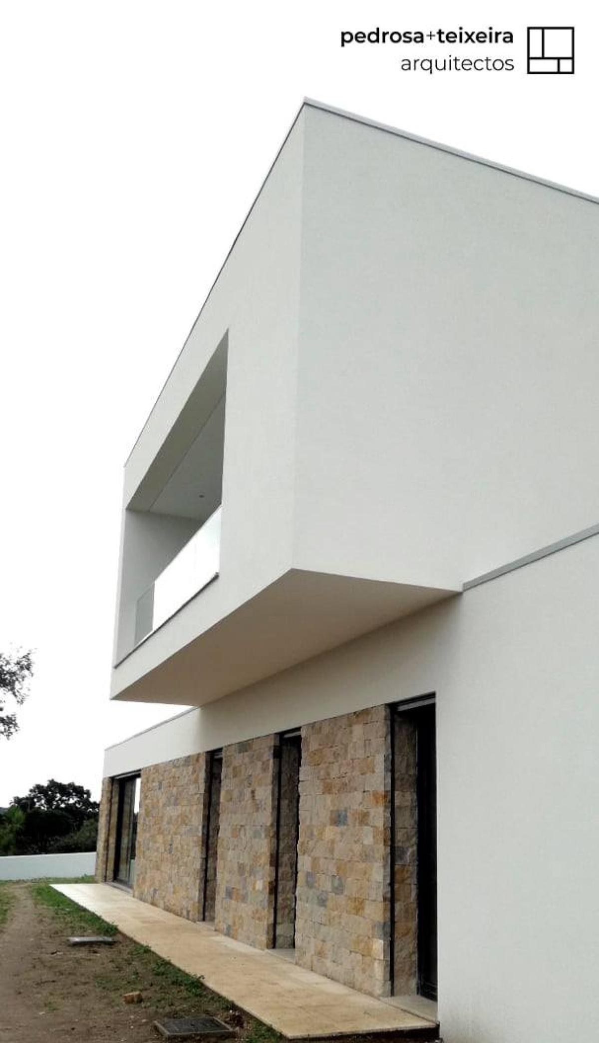 Entre a História e a Natureza – Uma Casa Única  Concroc